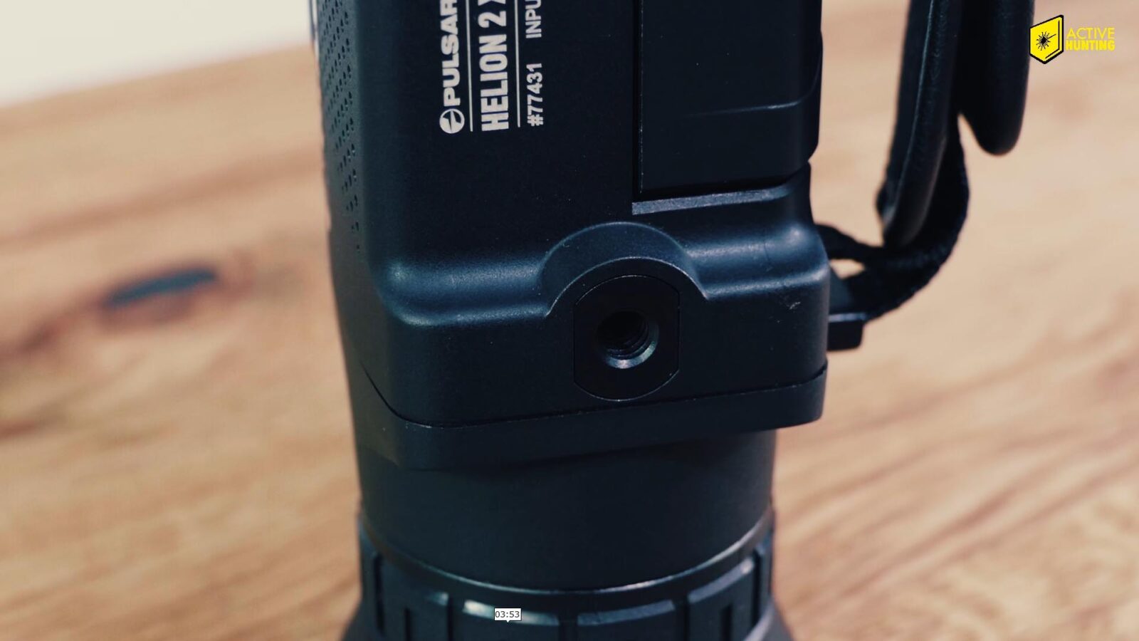 Die Scharfeinstellung am Objektiv l&auml;uft mit sattem Kraftaufwand und l&auml;sst pr&auml;zise Einstellungen zu. Eine Gummiarmierung w&uuml;rde das ganze noch etwas griffiger machen.