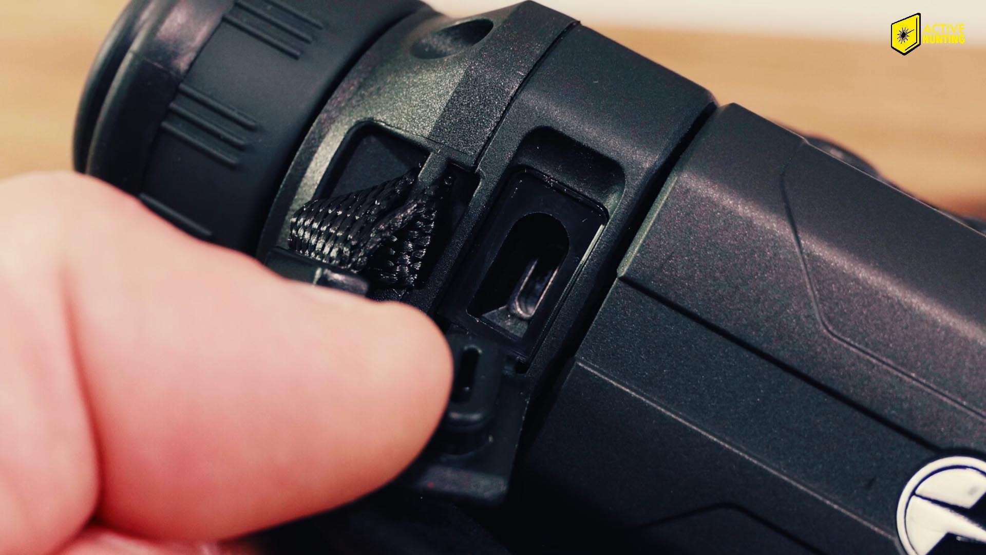 Die Scharfeinstellung am Objektiv l&auml;uft mit sattem Kraftaufwand und l&auml;sst pr&auml;zise Einstellungen zu. Eine Gummiarmierung w&uuml;rde das ganze noch etwas griffiger machen.